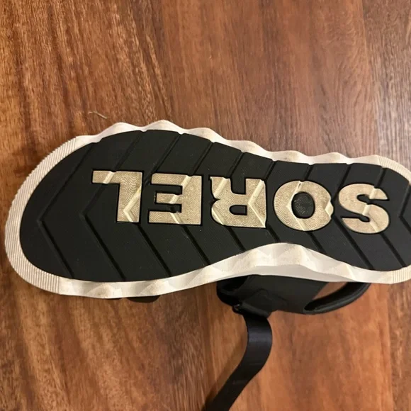 Sorel Black and White Sporty Sandals with Chunky Sole - Picture 4 of 7